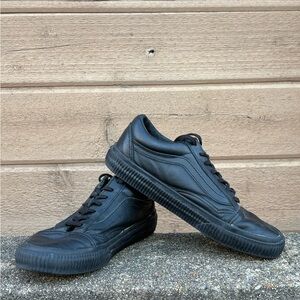 B Vans Old Skool Embossed Sidewall Black/Black Leather Women's Size: 6